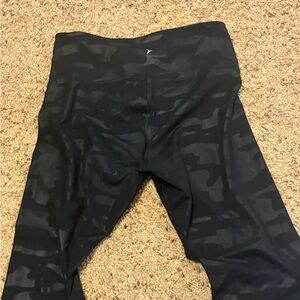 Old Navy Black Camouflage Active Leggings
